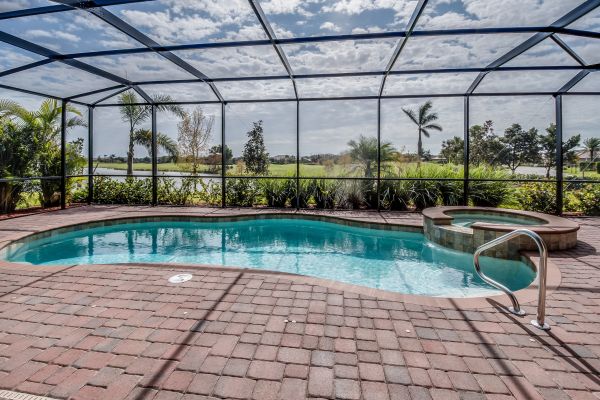 Pool Enclosure Cleaning in Mount Juliet